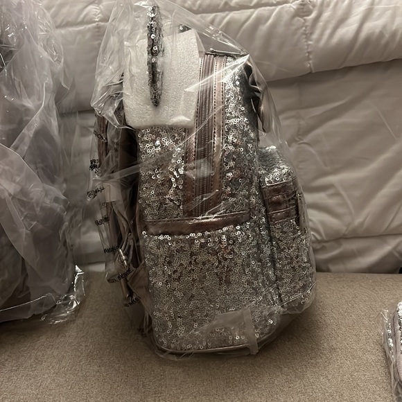SOLD!!! Loungefly NWT Silver sequin with wallet - Picture 7 of 8